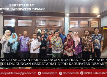 PENANDATANGANAN PERPANJANGAN KONTRAK PEGAWAI NON ASN DI LINGKUNGAN SEKRETARIAT DPRD KABUPATEN DEMAK